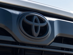 Toyota Tundra 4WD SR5 CrewMax 5.5' Bed (Natl) 2026