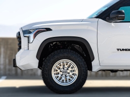 Toyota Tundra 4WD SR5 CrewMax 5.5' Bed (Natl) 2026