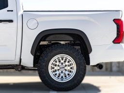 Toyota Tundra 4WD SR5 CrewMax 5.5' Bed (Natl) 2026