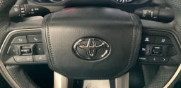 Toyota Tundra 4WD SR5 CrewMax 5.5' Bed (Natl) 2026