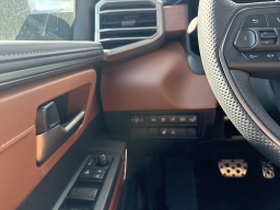 Toyota Tundra 4WD 1794 Edition Hybrid CrewMax 5.5' Bed (Natl) 2026