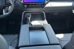 Toyota Tundra 4WD Platinum CrewMax 5.5' Bed (Natl) 2026