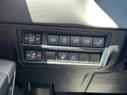 Toyota Tundra 4WD Platinum CrewMax 5.5' Bed (Natl) 2026