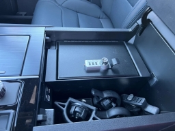 Toyota Tundra 4WD Platinum CrewMax 5.5' Bed (Natl) 2026
