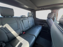 Toyota Tundra 4WD Platinum CrewMax 5.5' Bed (Natl) 2026