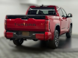 Toyota Tundra 4WD Platinum CrewMax 5.5' Bed (Natl) 2026