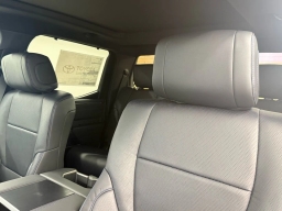 Toyota Tundra 4WD Platinum CrewMax 5.5' Bed (Natl) 2026
