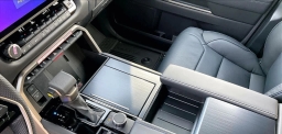Toyota Tundra 4WD Platinum CrewMax 5.5' Bed (Natl) 2026