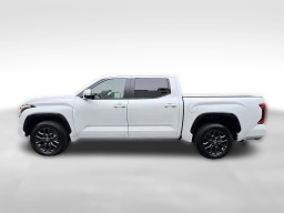 Toyota Tundra 4WD Platinum CrewMax 5.5' Bed (Natl) 2026