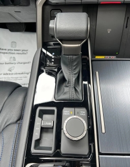 Toyota Tundra 4WD Platinum CrewMax 5.5' Bed (Natl) 2026