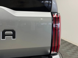 Toyota Tundra 4WD Platinum CrewMax 5.5' Bed (Natl) 2026