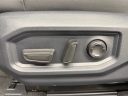 Toyota Tundra 4WD Platinum CrewMax 5.5' Bed (Natl) 2026