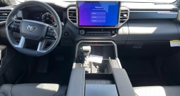 Toyota Tundra 4WD Platinum CrewMax 5.5' Bed (Natl) 2026