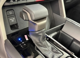 Toyota Tundra 4WD Platinum Hybrid CrewMax 5.5' Bed (Natl) 2026