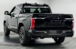 Toyota Tundra 4WD Platinum Hybrid CrewMax 5.5' Bed (Natl) 2026