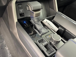 Toyota Tundra 4WD Platinum Hybrid CrewMax 5.5' Bed (Natl) 2026