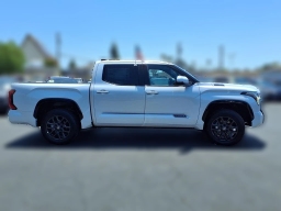 Toyota Tundra 4WD Platinum Hybrid CrewMax 5.5' Bed (Natl) 2026