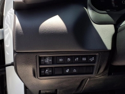 Toyota Tundra 4WD Platinum Hybrid CrewMax 5.5' Bed (Natl) 2026