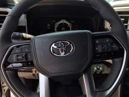 Toyota Tundra 4WD Platinum Hybrid CrewMax 5.5' Bed (Natl) 2026