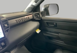 Toyota Tundra 4WD TRD Pro Hybrid CrewMax 5.5' Bed (Natl) 2026