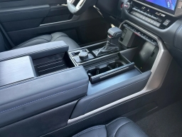 Toyota Tundra 4WD Platinum CrewMax 5.5' Bed (Natl) 2026