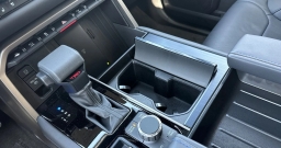 Toyota Tundra 4WD Platinum CrewMax 5.5' Bed (Natl) 2026
