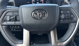 Toyota Tundra 4WD Platinum CrewMax 5.5' Bed (Natl) 2026