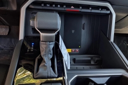 Toyota Tundra 4WD Limited CrewMax 5.5' Bed (Natl) 2026