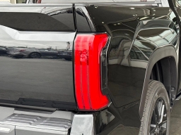 Toyota Tundra 4WD Limited CrewMax 5.5' Bed (Natl) 2026