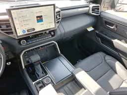 Toyota Tundra 4WD Platinum CrewMax 5.5' Bed (Natl) 2026