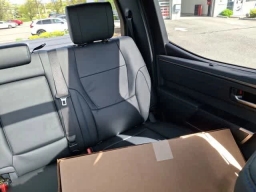 Toyota Tundra 4WD Platinum CrewMax 5.5' Bed (Natl) 2026