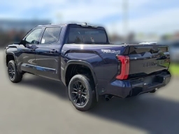 Toyota Tundra 4WD Platinum CrewMax 5.5' Bed (Natl) 2026