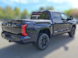 Toyota Tundra 4WD Platinum CrewMax 5.5' Bed (Natl) 2026