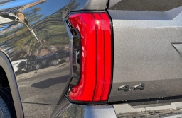 Toyota Tundra 4WD Limited CrewMax 5.5' Bed (Natl) 2026