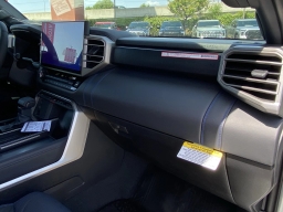Toyota Tundra 4WD Platinum CrewMax 5.5' Bed (Natl) 2026