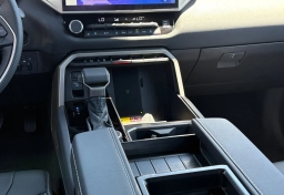 Toyota Tundra 4WD Limited CrewMax 5.5' Bed (Natl) 2026