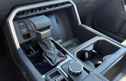 Toyota Tundra 4WD Limited CrewMax 5.5' Bed (Natl) 2026