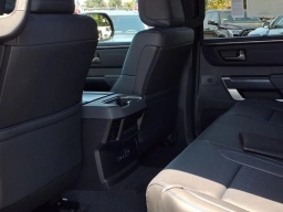 Toyota Tundra 4WD Platinum CrewMax 5.5' Bed (Natl) 2026
