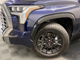Toyota Tundra 4WD Platinum Hybrid CrewMax 5.5' Bed (Natl) 2026