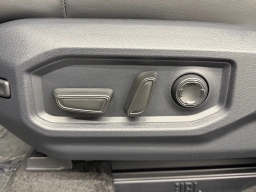 Toyota Tundra 4WD Platinum Hybrid CrewMax 5.5' Bed (Natl) 2026