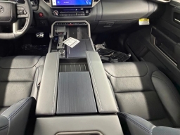Toyota Tundra 4WD Platinum Hybrid CrewMax 5.5' Bed (Natl) 2026