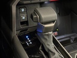 Toyota Tundra 4WD Limited Hybrid CrewMax 5.5' Bed (Natl) 2026