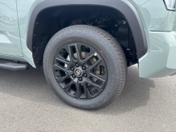 Toyota Tundra 4WD Limited Hybrid CrewMax 5.5' Bed (Natl) 2026