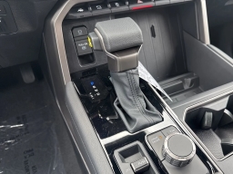 Toyota Tundra 4WD Limited Hybrid CrewMax 5.5' Bed (Natl) 2026