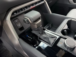 Toyota Tundra 2WD Limited CrewMax 5.5' Bed (Natl) 2026