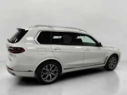 BMW X7 xDrive40i Sports Activity Vehicle 2026