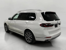 BMW X7 xDrive40i Sports Activity Vehicle 2026