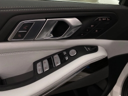 BMW X7 xDrive40i Sports Activity Vehicle 2026