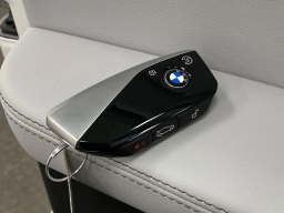 BMW X7 xDrive40i Sports Activity Vehicle 2026