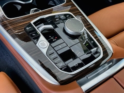 BMW X7 xDrive40i Sports Activity Vehicle 2027